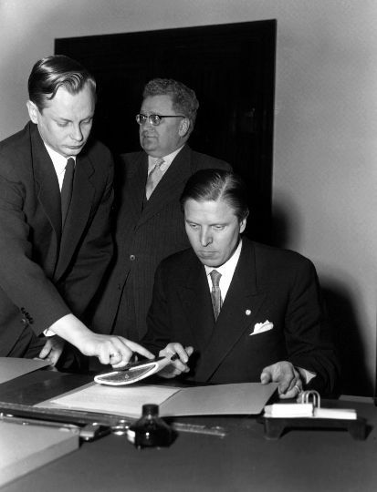 File:Virolainen-Vaananen-Lebedev-1955.jpg