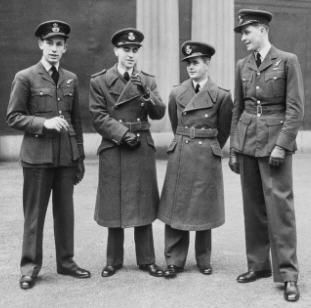 File:AWM UK0636 466 Sqn Wellington crew.jpg