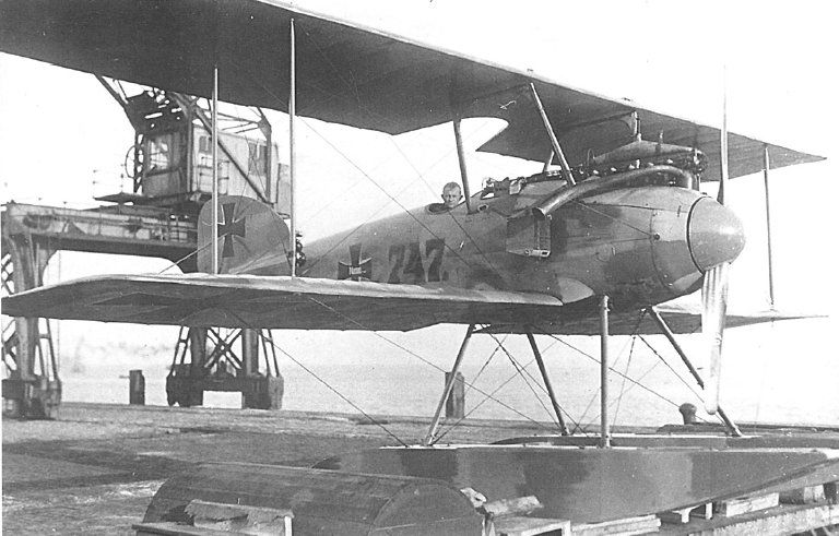 File:Albatros W.IV No747 01.jpg