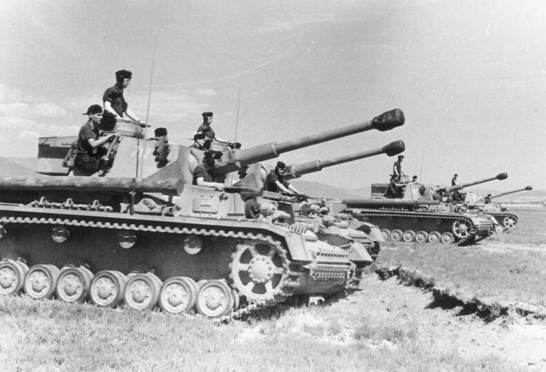 File:Bundesarchiv Bild 101I-175-1266-05A, Griechenland, Panzer IV.jpg