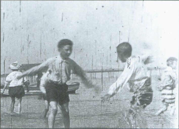 File:Children playing on Rhyl Sands.jpg