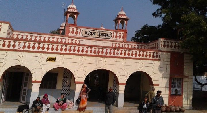 File:Dahina Zainabad Railway Station.jpg