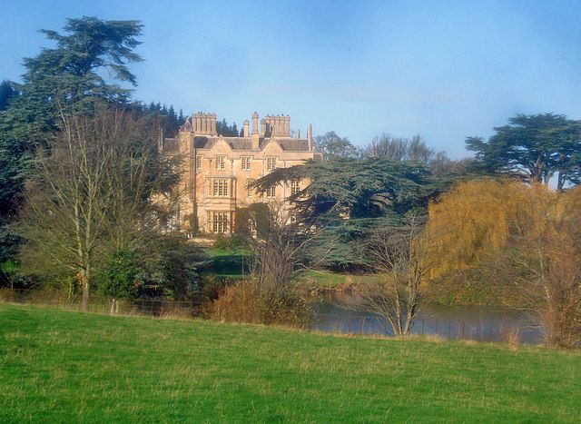 File:Dumbleton Hall - geograph.org.uk - 1672302.jpg