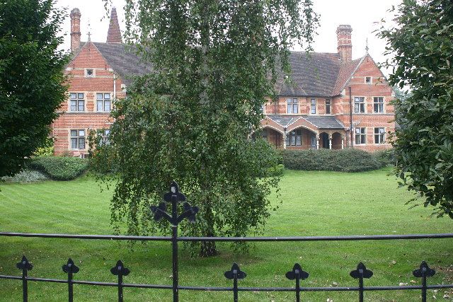 File:Faversham almshouses - geograph.org.uk - 67539.jpg