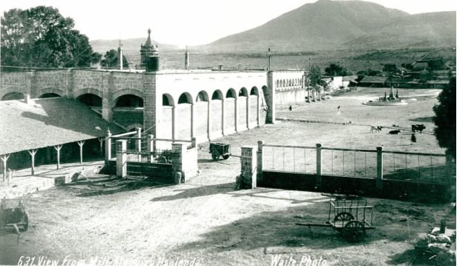 File:Hacienda de Atequiza, Mexico 1905.JPG