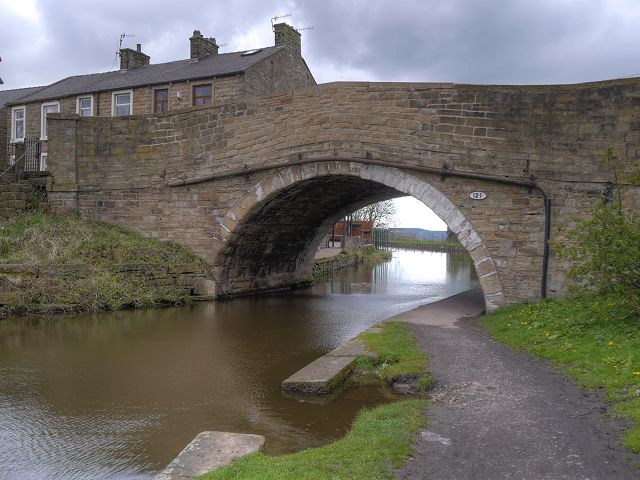 File:Hapton Bridge.jpg