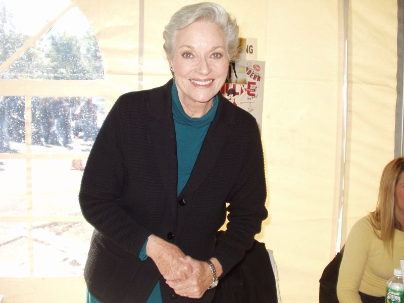 File:Lee Meriwether 2005.jpg