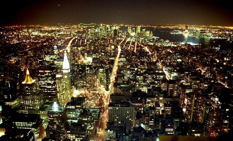 File:Manhattan night march USA2.jpg