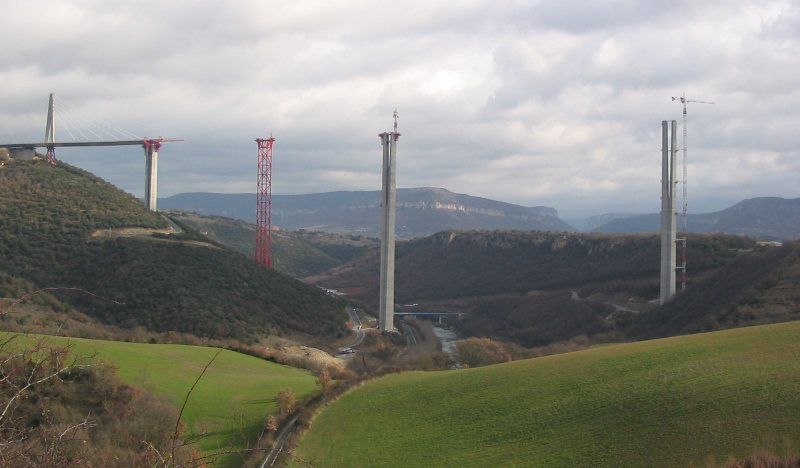 File:Millau Viaduct construction south.jpg