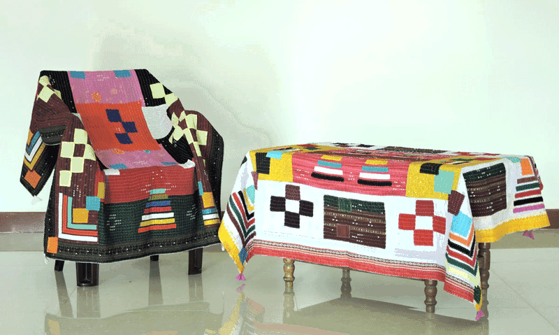 File:Traditional blankets.png