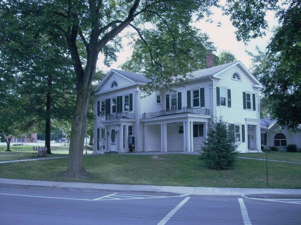 File:Troy Borough Hall-1.jpg