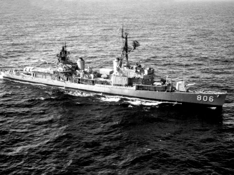 File:USS Higbee (DD-806) underway in May 1970.jpg