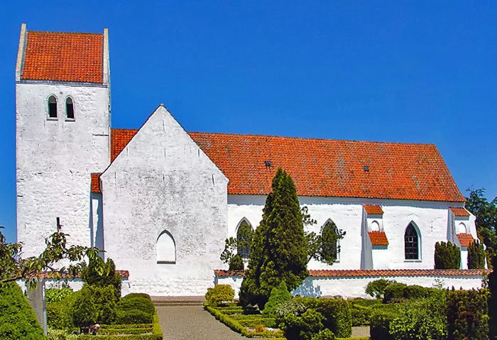 File:Vallensved kirke (Næstved).jpg