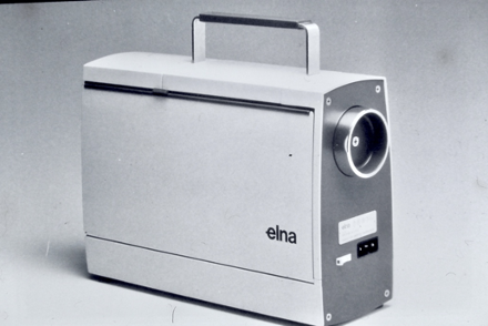 File:Elna Lotus Sewing Machine Closed.png