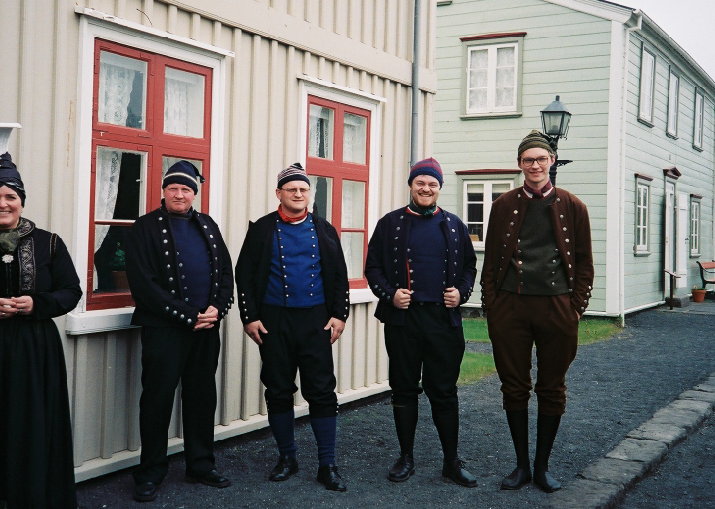 File:Icelandic mens national costume.PNG