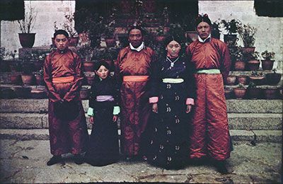 File:Tsarong family group outside Tsarong's house.jpg