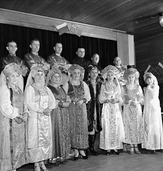 File:Choir Group in traditional apparel, Vancouver.jpg