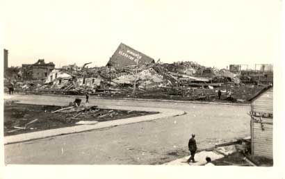 File:Destroyed Winnipeg Elevator Company buildings.jpg