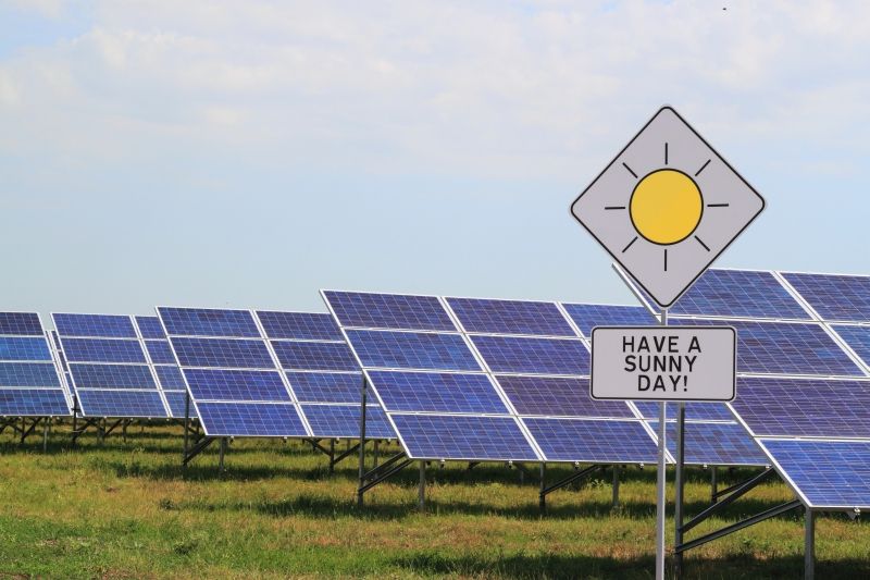 File:Dunayskaya solar station 2013.jpg