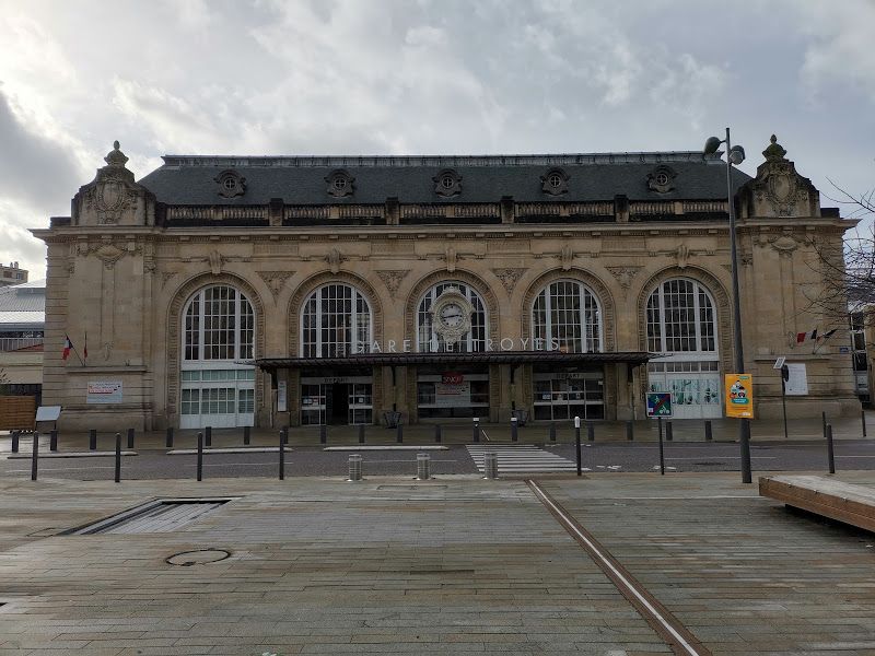 File:Gare de Troyes 10000.jpg