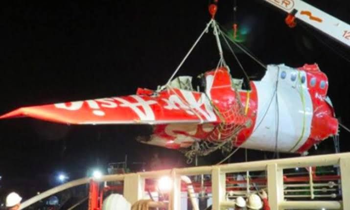 File:Indonesia AirAsia Flight 8501 wreckage.jpg