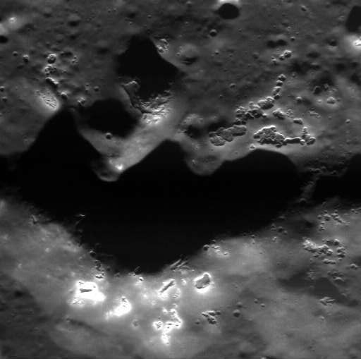 File:Pasch crater hollows EN0220806909M.jpg