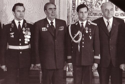 File:Prunariu with Brezhnev.jpg