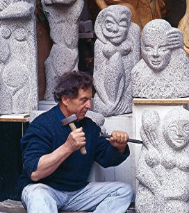 File:Shelomo Selinger in his studio.jpg