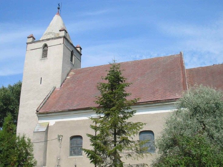 File:St James church Nyékvárkony.jpg