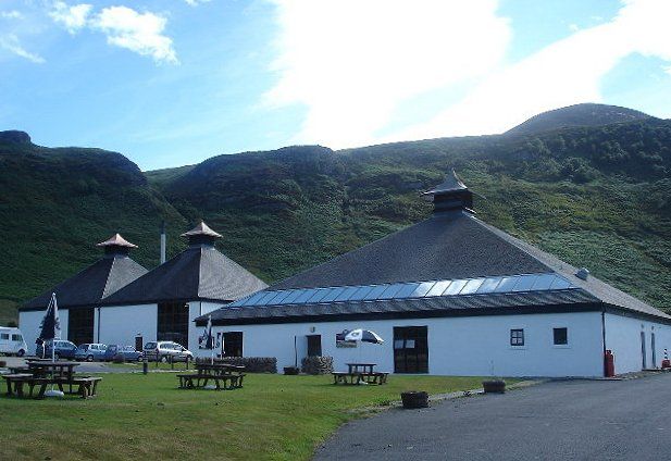 File:Arran Distillery, Lochranza , Isle of Arran.jpg