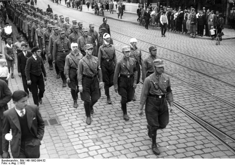 File:Bundesarchiv Bild 146-1982-094-32, Spandau, SA-Aufmarsch.jpg