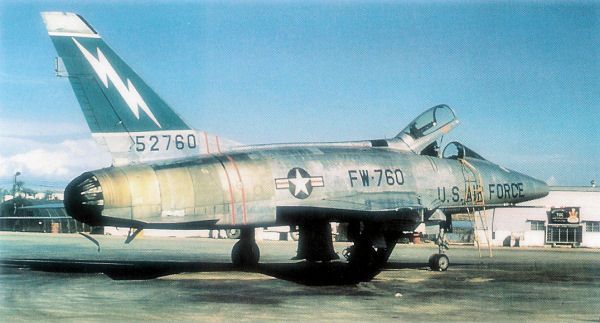 File:F-100-55-2760-49tfw-etain.jpeg