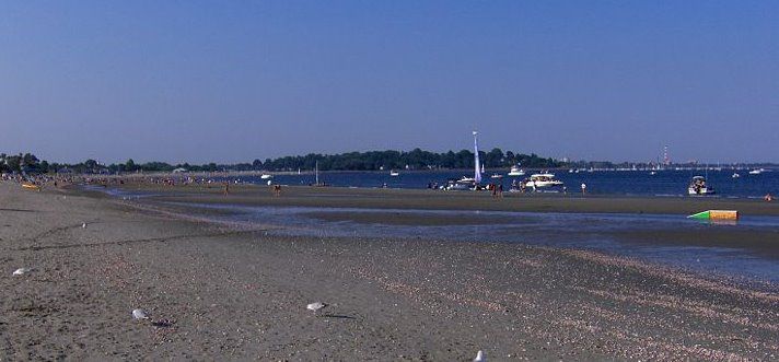 File:Fairfield Beach Cropped.jpg