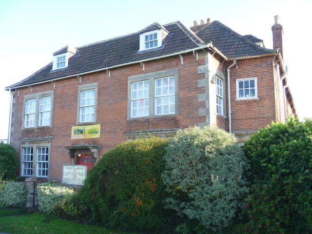 File:Heathcote House (geograph 4232491).jpg