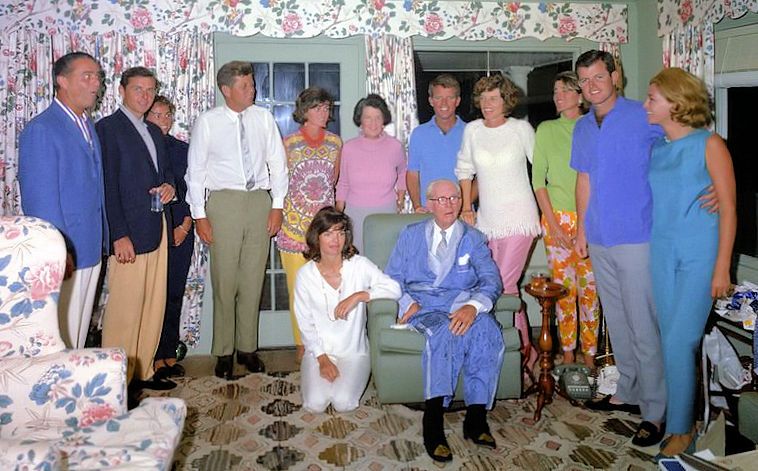 File:Kennedy family on jpk birthday sept 1963.jpg