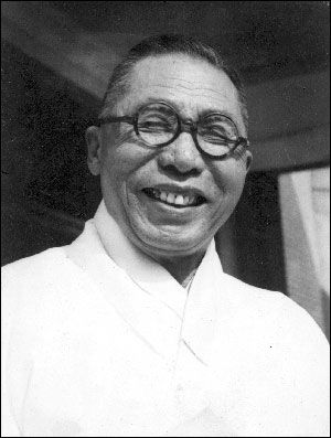 File:Kim Gu in 1949.jpg