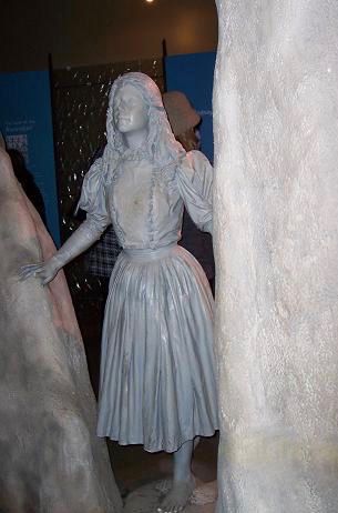 File:Miranda statue at Hanging Rock, Victoria.jpg