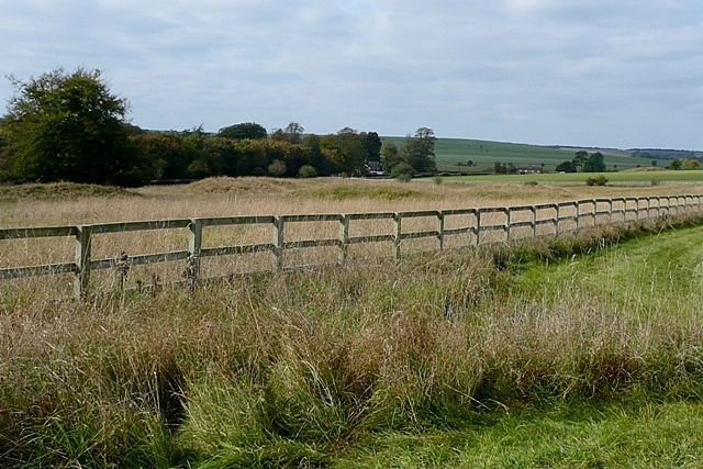 File:Seven Barrows - geograph.org.uk - 1548710.jpg