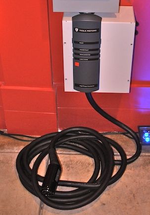 File:Tesla Roadster charger DSC 0200.jpg