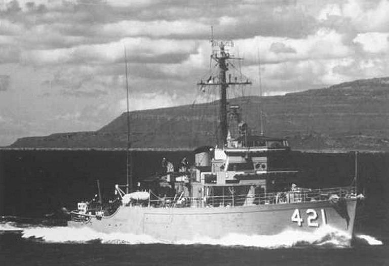 File:USS Agile (MSO-421) underway c1960s.jpg