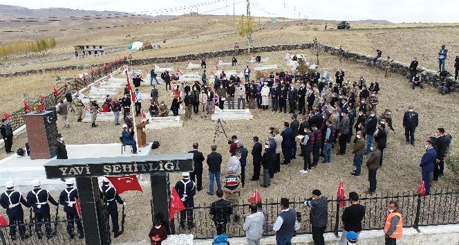 File:Yavi cemetery memorial.jpg