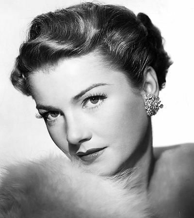 File:Anne Baxter publicity photo (trimmed).JPG