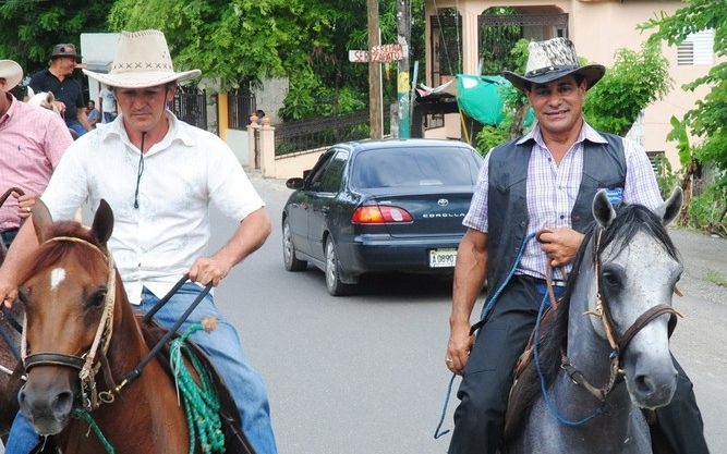 File:Dominican-cowboys-2.jpg