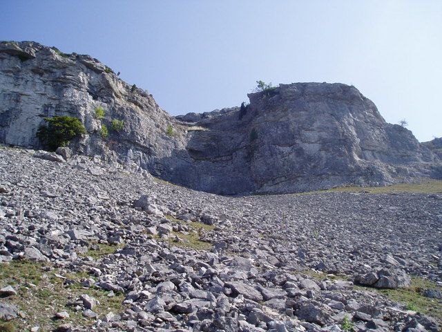 File:Eglwyseg rocks - geograph.org.uk - 237157.jpg