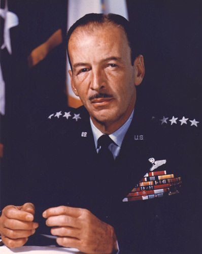 File:Gen-Laurence-S--Kuter.jpg