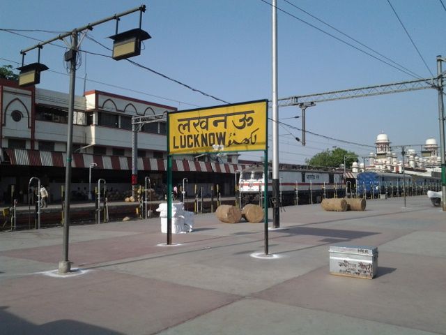 File:Lucknow Charbagh Station Board.jpg