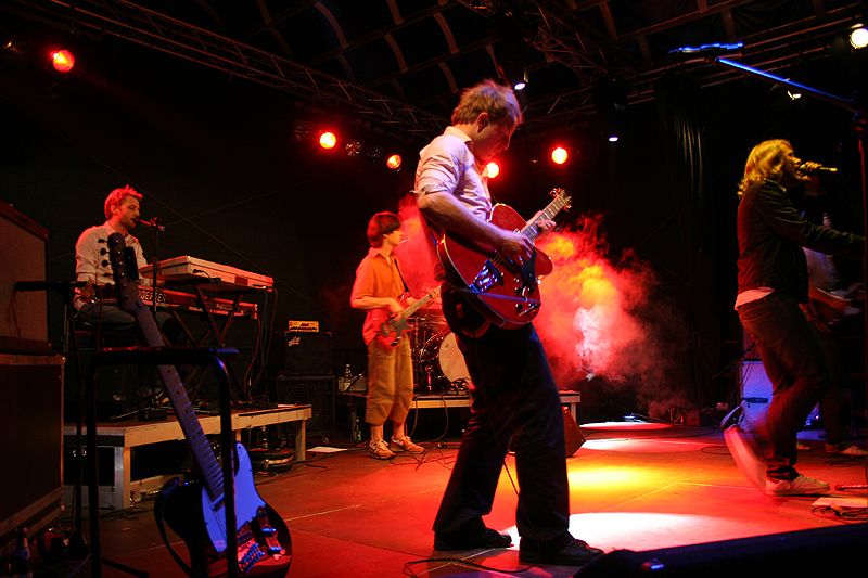 File:Tele band live.jpg