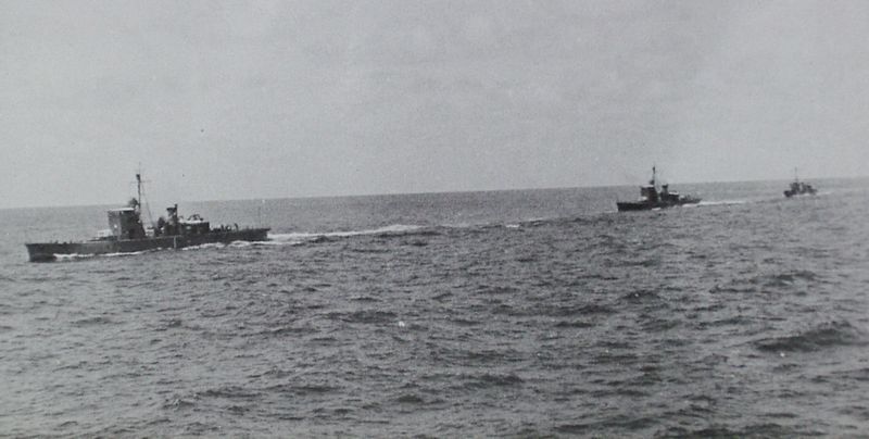 File:Three japanese No1-class submarine chasers in 1938.jpg