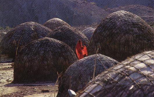 File:Toup huts in Lashar village, Iran.jpg