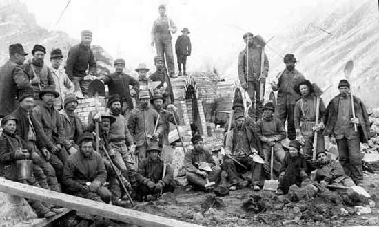 File:Workers building coke ovens, Redstone, CO.jpg